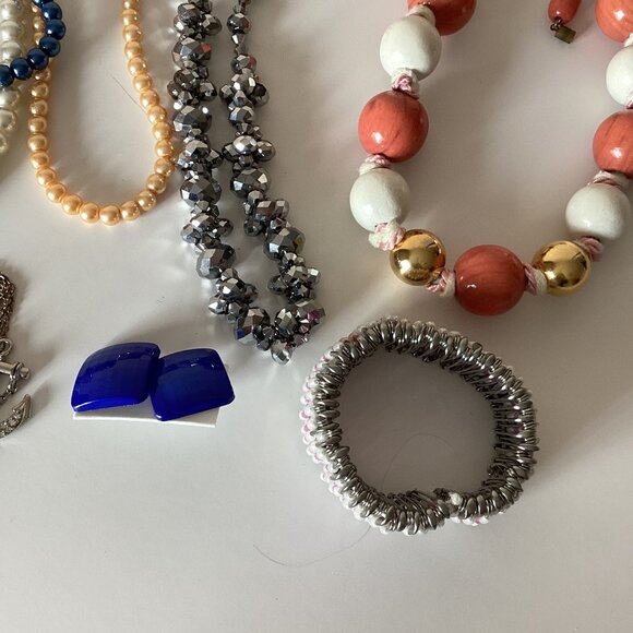 Bundle of Jewelry Earrings 3 Faux Pearl Necklaces Women's Accessories - Picture 4 of 7